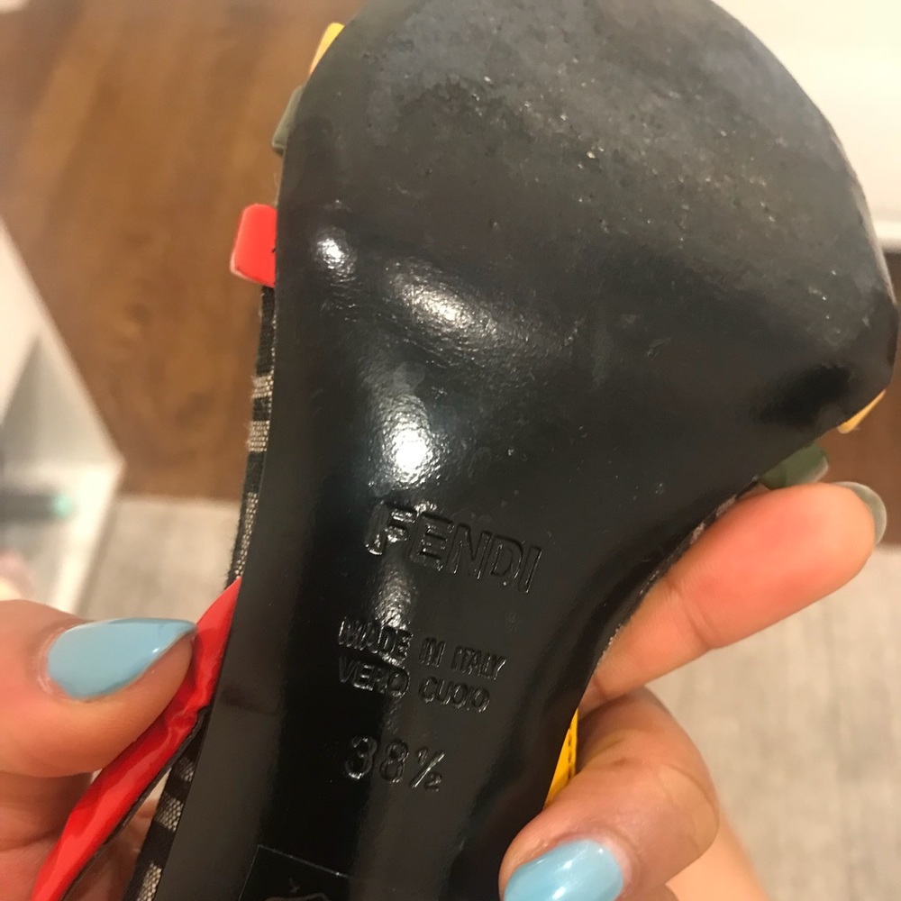 ❌🚫SOLD❌🚫FENDI Sandals 38.5 - Picture 5 of 8